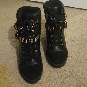 Aldo size 8 wedge heel